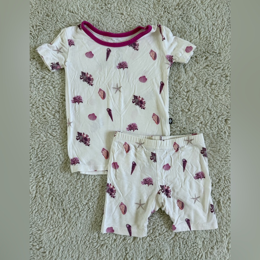 Kyte Baby Short Sleeves Pajamas in Raspberry Seashell - 2T